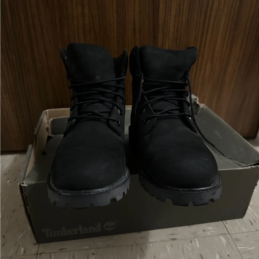 Timberland boots black. Size 5.5 junior. - Picture 2 of 3